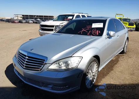 2010 Mercedes-Benz S 550 из США, поврежденный, VIN WDDNG7BBXAA292556